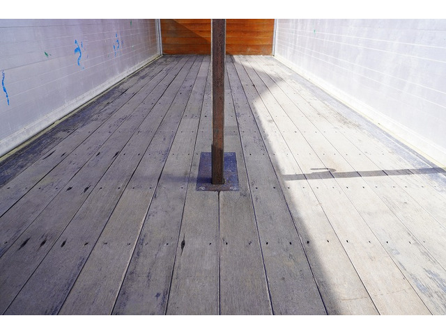 �V�Ԓ����������Ă���܂��B���g�p�̎ԂȂǂ����Ŕ[���������g���b�N����������u���Ă���܂��̂ł������������B