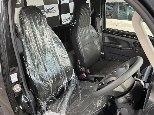 ���Ђł͂��D�݂̃t���A�}�b�g�ELED���[�������v�Ȃǂ���]������Γ��X�X�^�b�t�܂Ł�