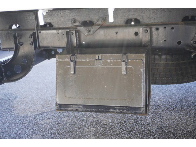 �V�Ԓ����������Ă���܂��B���g�p�̎ԂȂǂ����Ŕ[���������g���b�N����������u���Ă���܂��̂ł������������B