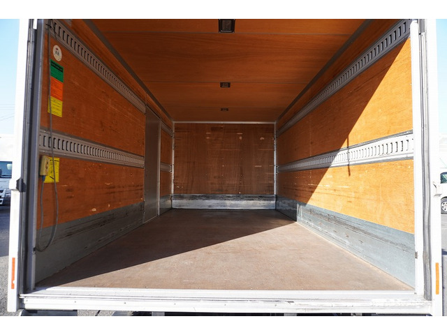 �V�Ԓ����������Ă���܂��B���g�p�̎ԂȂǂ����Ŕ[���������g���b�N����������u���Ă���܂��̂ł������������B