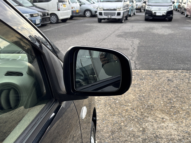 �y�x�����z���i�X�z���Ԃ������������܂��āA���ɗL�������܂��B�݌Ɏԗ��ɂȂ�܂��̂ŁA���񂲓s���̋X�������ɁA���ɗ��ĉ������B���X�\��������ƁA���ē����X���[�Y�ł��B