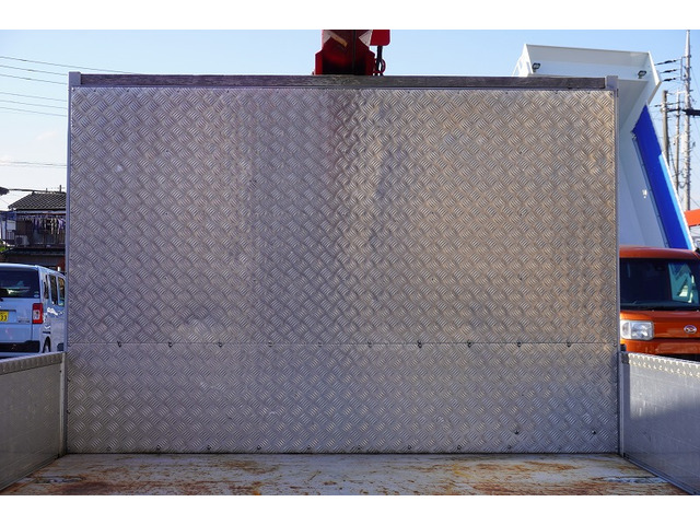 �V�Ԓ����������Ă���܂��B���g�p�̎ԂȂǂ����Ŕ[���������g���b�N����������u���Ă���܂��̂ł������������B