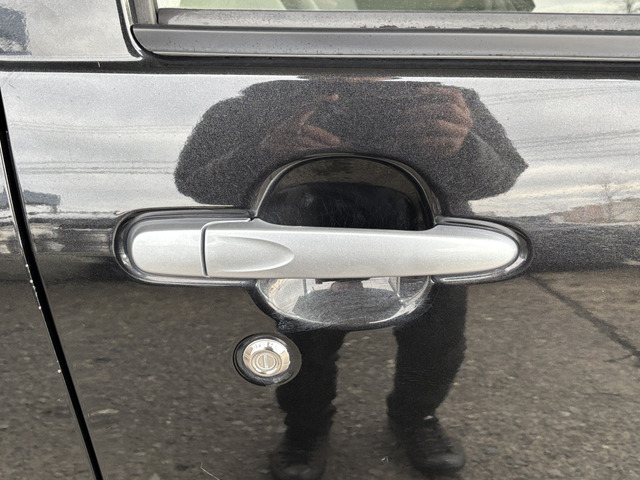 �y�x�����z���i�X�z���Ԃ������������܂��āA���ɗL�������܂��B�݌Ɏԗ��ɂȂ�܂��̂ŁA���񂲓s���̋X�������ɁA���ɗ��ĉ������B���X�\��������ƁA���ē����X���[�Y�ł��B