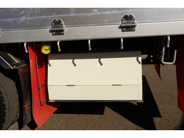 �V�Ԓ����������Ă���܂��B���g�p�̎ԂȂǂ����Ŕ[���������g���b�N����������u���Ă���܂��̂ł������������B