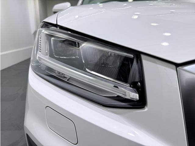 ���z���ɋ߂������ŘH�ʂ��Ǝ˂���LED�w�b�h���C�g�̓��[�r�[���A�n�C�r�[���A�n�C�r�[���A�V�X�g�A�|�W�V���j���O���C�g�A�n�C�E�F�C���C�g�A�R�[�i�����O���C�g�A�I�[���E�F�U�[���C�g�𑕔����Ă��܂��B