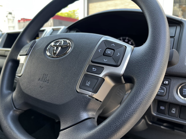 ステアリングリモコンでチャンネル・音量変更や燃費の確認や各種設定も簡単に行えます!