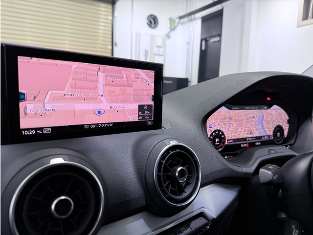 �o�[�`�����R�b�N�s�b�g��12.3�C���`�̍��𑜓x�t����ʂɁA���x�v�E��]�v��}�b�v���A�A�E�f�B�R�l�N�g�T�[�r�X�A���W�I�E���f�B�A���Ȃǂ��h���C�o�[�̎�����ς����Ƀt���L�V�u���ɕ\���ł��܂��B