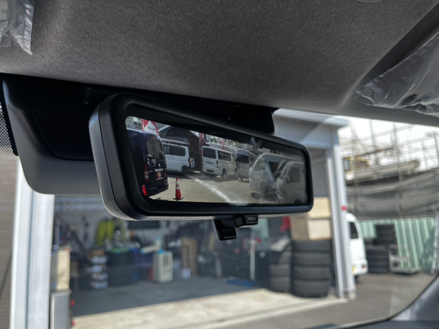 デジタルインナーミラーで人や荷物でバックミラーが遮られてもカメラ映像が映し出されるので安心♪