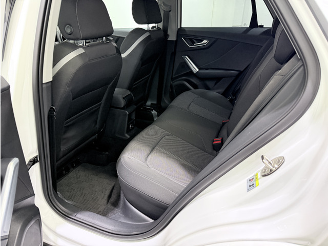 �w�ǎg���Ă��Ȃ������l�q�̃��A�V�[�g�B�t�@�u���b�N���n�ɗL�肪���ȕ\�ʂ̖щH�����������󂯂�ꂸ�A�t�@�~���[���[�X�̎ԗ��ŗǂ���������O�Ȕw�ʂ̉���⏝���w�ǗL��܂���B