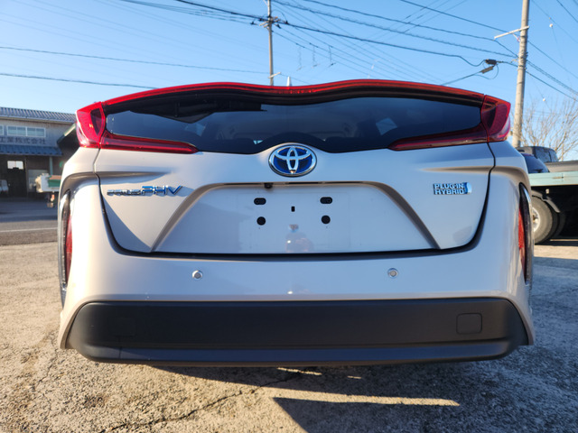 �����Ђ̍Ŋ��w��JR�z����A���w�ɂȂ�܂��B�w����̑��}������܂��̂ŁA�d�Ԃł����X�����ꍇ�͎��O�ɂ��\���t���������B