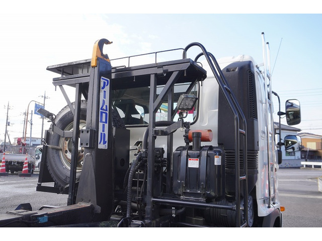 �V�Ԓ����������Ă���܂��B���g�p�̎ԂȂǂ����Ŕ[���������g���b�N����������u���Ă���܂��̂ł������������B