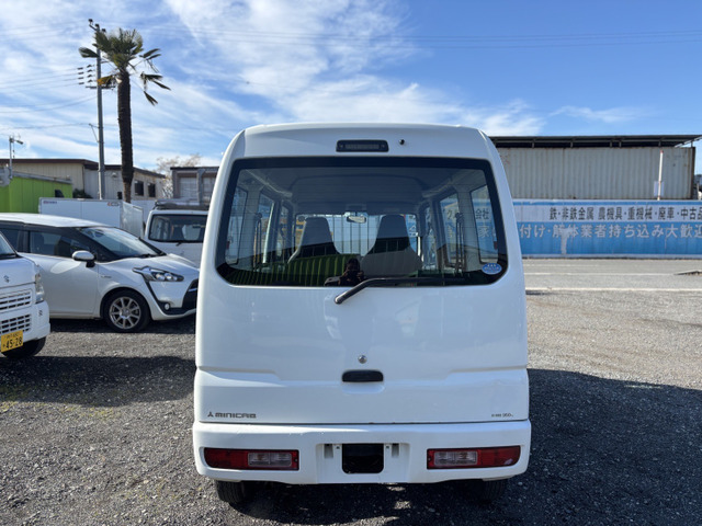 �^��:GBD-U61V �����@�̌^��:3G83