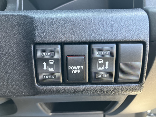 �V�ԃI�v�V�����̗����p���[�X���C�h�h�A�ł��B