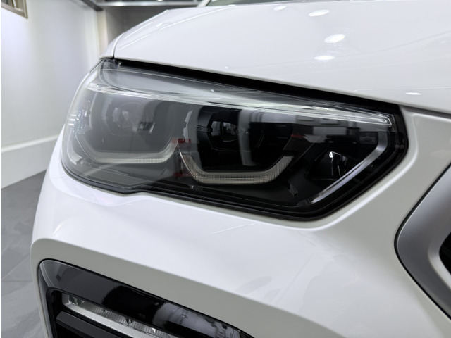 �A�_�v�e�B�uLED�w�b�h���C�g�͎��R���ɋ߂������O�����ψ�ɏƎ˂����F��������B�Èł𑖍s����ۂ̔�J���y�����܂��B���s�󋵂ɍ��킹�������␳�⃍�[�E�n�C�r�[���̐؂�ւ��������ōs���܂��B