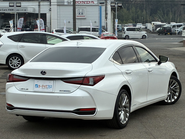 ES300h バージョンL