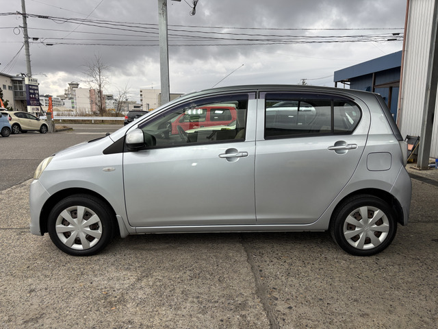 �y�x�����z���i�X�z���Ԃ������������܂��āA���ɗL�������܂��B�݌Ɏԗ��ɂȂ�܂��̂ŁA���񂲓s���̋X�������ɁA���ɗ��ĉ������B���X�\��������ƁA���ē����X���[�Y�ł��B