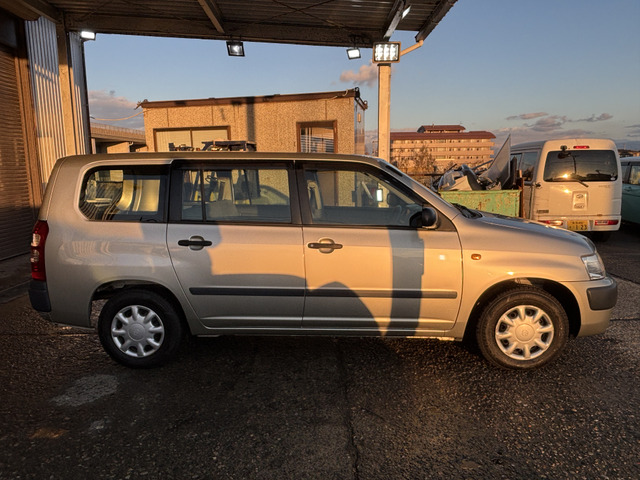 �y�x�����z���i�X�z���Ԃ������������܂��āA���ɗL�������܂��B�݌Ɏԗ��ɂȂ�܂��̂ŁA���񂲓s���̋X�������ɁA���ɗ��ĉ������B���X�\��������ƁA���ē����X���[�Y�ł��B