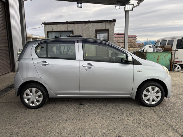 �y�x�����z���i�X�z���Ԃ������������܂��āA���ɗL�������܂��B�݌Ɏԗ��ɂȂ�܂��̂ŁA���񂲓s���̋X�������ɁA���ɗ��ĉ������B���X�\��������ƁA���ē����X���[�Y�ł��B