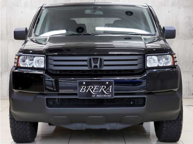 �t�����g�r���[�̓u���b�N�J���[�ƃ}�b�g�u���b�N�œh�蕪���A�I�V�����ȃt�����g�r���[�Ɏd�オ���Ă���܂��B