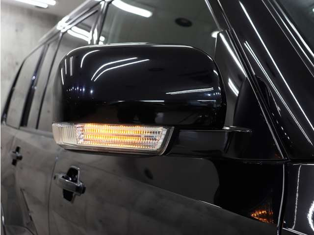 �I�V������LED�^�[���V�O�i���t���h�A�~���[�ɂȂ�܂��B