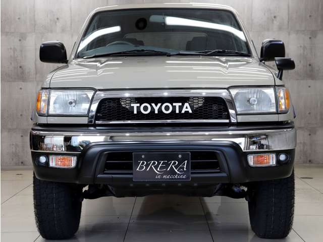 �t�����g�r���[�̓x�[�W���J���[�ƃ}�b�g�u���b�N�œh�蕪���A�I�V�����ȃt�����g�r���[�Ɏd�オ���Ă���܂��B