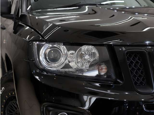 �w�b�h���C�g�����΂݂�܂蓙������σL���C�ȏ�Ԃ�ۂ��Ă���܂��B�C���i�[�u���b�N�y�C���g�����C�g�̃J�X�^�������C�y�ɂ����k���������B