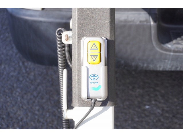 新車注文も扱っております。未使用の車などお得で納期が早いトラックもたくさん置いてありますのでご覧ください。