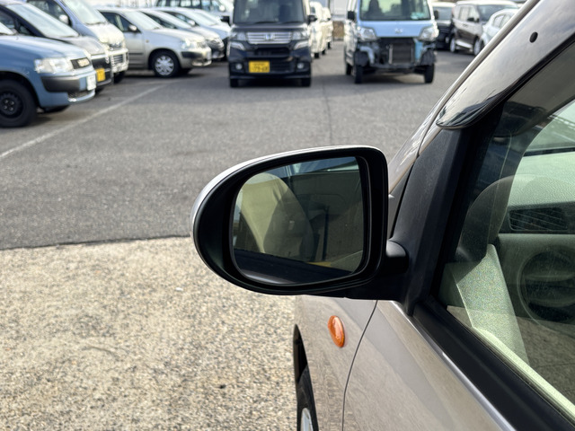 �y�x�����z���i�X�z���Ԃ������������܂��āA���ɗL�������܂��B�݌Ɏԗ��ɂȂ�܂��̂ŁA���񂲓s���̋X�������ɁA���ɗ��ĉ������B���X�\��������ƁA���ē����X���[�Y�ł��B