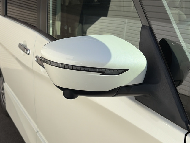 �y�E �T�C�h�~���[�z