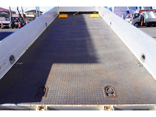 �V�Ԓ����������Ă���܂��B���g�p�̎ԂȂǂ����Ŕ[���������g���b�N����������u���Ă���܂��̂ł������������B