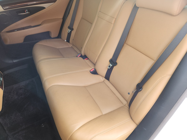 �����Ђ̍Ŋ��w��JR�z����A���w�ɂȂ�܂��B�w����̑��}������܂��̂ŁA�d�Ԃł����X�����ꍇ�͎��O�ɂ��\���t���������B