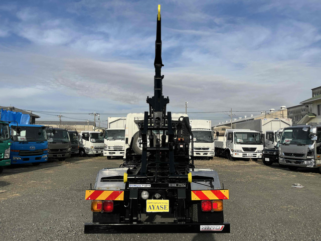 ���ۂɃR���e�i���ڂ��Ẳ��m�F���s���Ă���܂��̂ł����S����������