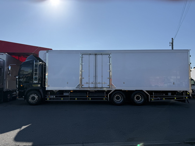 プロフィア冷凍冷蔵車