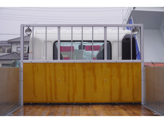 �V�Ԓ����������Ă���܂��B���g�p�̎ԂȂǂ����Ŕ[���������g���b�N����������u���Ă���܂��̂ł������������B