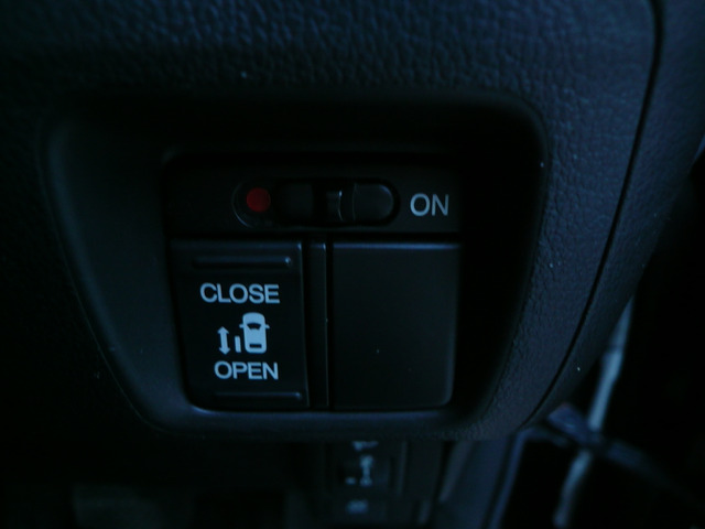 �{�^�������������ŁA�Б�P�X���C�h�h�A�̊J�\�ł�!�����q����̎��́E��������h�~�ׁ̈A�����ŊJ���Ȃ��悤�ɂł��܂��B