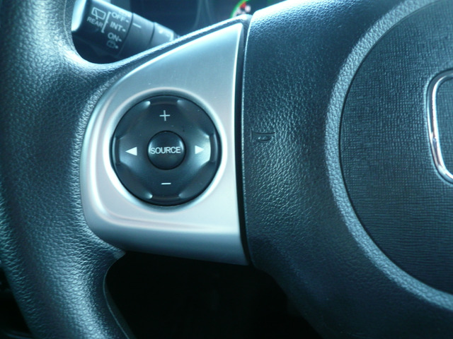 �X�e�A�����O�X�C�b�`(��)�茳�ŃI�[�f�B�I�̑���ł��܂���