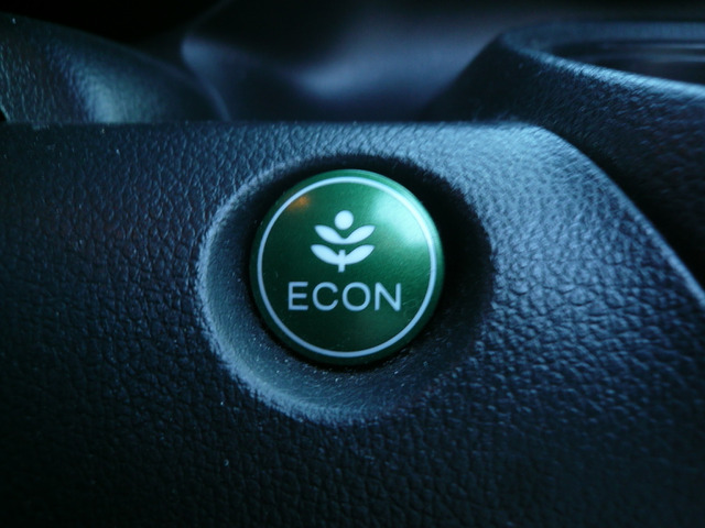 ECON�X�C�b�`���{�^���������ƁA�R������コ���郂�[�h�ɐ؂�ւ��܂�!���R�����ׁ̈A�G�A�R�����������ɂ����Ȃ�܂��B