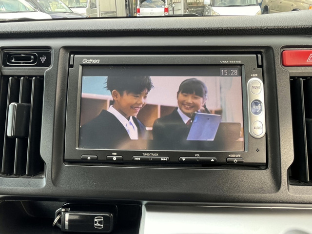 TV�i�r�ACD/DVD�ABluetooth�I�[�f�B�I�ȂǑ��@�\�ȃf�b�L�t����