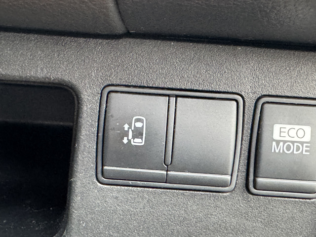 ���y�Б��p���[�X���C�h�h�A�z�X�}�[�g�L�[��^�]�Ȃ̃X�C�b�`�Ō�ȕБ��X���C�h�h�A�̊J���\���d��������͂����ăh�A���J����K�v�������A�����Ȃ��q�l�ł��ȒP�ɊJ���߂ł����K�ł���