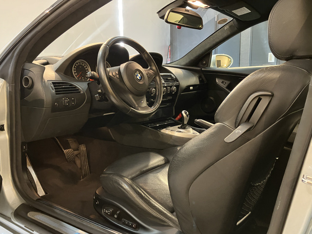 14�N�Ƃ������ق́A�����ĒZ������܂���B2003�N�ABMW�͖���������E63�^6�V���[�Y�𐢂ɑ���o���܂����B