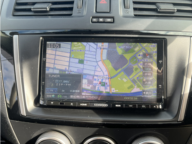 �����������[�i�r����������Ă���܂��B�t���Z�O�e���r��DVD�Đ��ABluetooth�@�\�ȂǗl�X�ȃ��f�B�A�ɑΉ����Ă���܂��B�n�C�X�y�b�N�i�r�Q�[�V�����ł��B