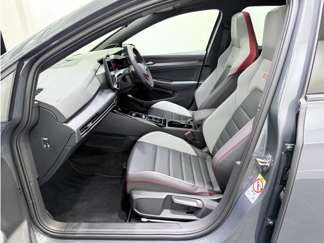 ���ǎ��A���Ԃ����T���Ȃ�JU�K���̔��X�̓��X�ɂ��C���������B�c�ƃX�^�b�t�S�����u���Îԍ���Z�\�m�}�C�X�^�[�v�u���Î����Ԕ̔��m�v���i��ۗL�B�������ڂŎd���ꂽ�ǎ��Ȏԗ���̔����Ă���܂��B