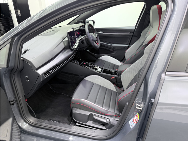 ����Ԑ����S�ԑ��^�]�x���V�X�e���g���x���A�V�X�g�̓A�_�v�e�B�u�N���[�Y�R���g���[���ƃ��[���L�[�v�A�V�X�g�V�X�e���̕����@�\�ł��B�������H�Ȃǒ������h���C�u�ł����S���̌��エ��є�J�y���Ɋ�^���܂��B