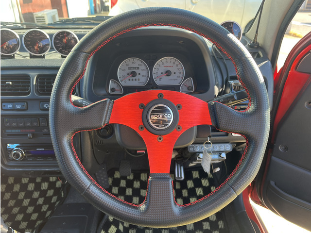 �ЊO�̃X�e�A�����O����������Ă���܂��B����S�n���ǂ����삵�₷���X�e�A�����O�ɂȂ��Ă���܂��B�����ڂ��I�V�����ł����������ł��B