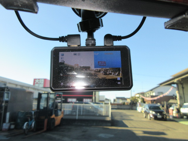 �O��h���C�u���R�[�_�[���t���Ă��܂��B