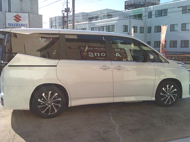 ヴォクシー1.8 ハイブリッド S-Z