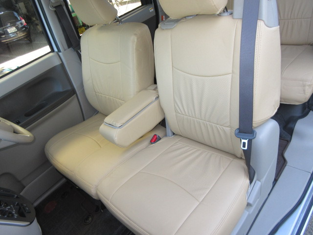 本革調シートカバーが付いています。