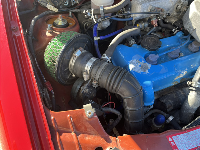 �ЊO�̃G�A�N���[�i�[����������Ă���܂��B�G���W�����[���̃����|�C���g�ł��ˁB�����ڂ������������ł������\�������̂ŃI�X�X���̃A�C�e���ł��B