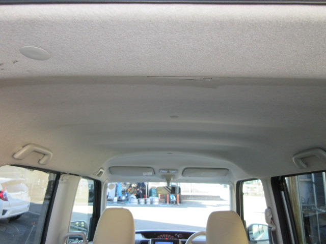 天井は黄ばみや汚れの少ないとても綺麗な天井です。