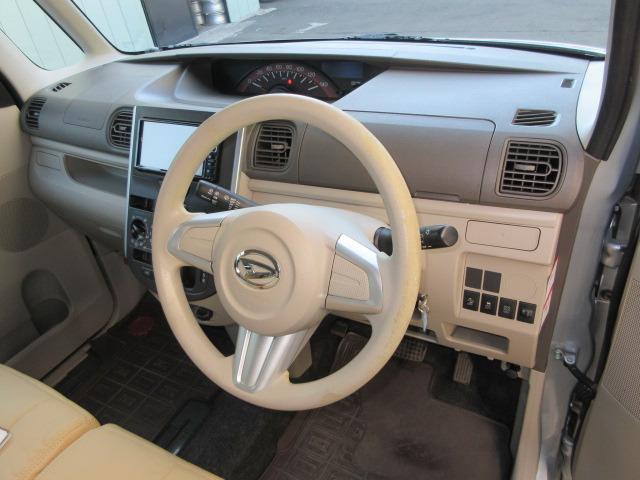 内装はキズや汚れの少ない綺麗な内装です。